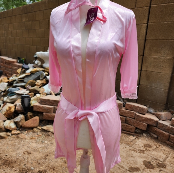 Pink Robe Med nwt - Picture 9 of 9